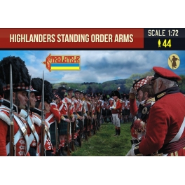 Strelets 200 - Highlanders debout armes aux pieds