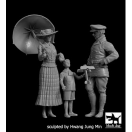 Black Dog F32096 1/32 Lady with umbrella+boy with airplane+british pilot WW I Black Dog F32096 1/32 Lady with umbrella+boy with airplane+british pilot WW I