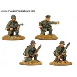 Crusader Miniatures WWG007 German MG34 Team & Command Kneeling