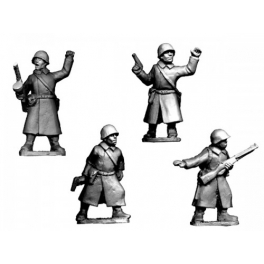 Crusader Miniatures WWR039 Russian Command in Greatcoats